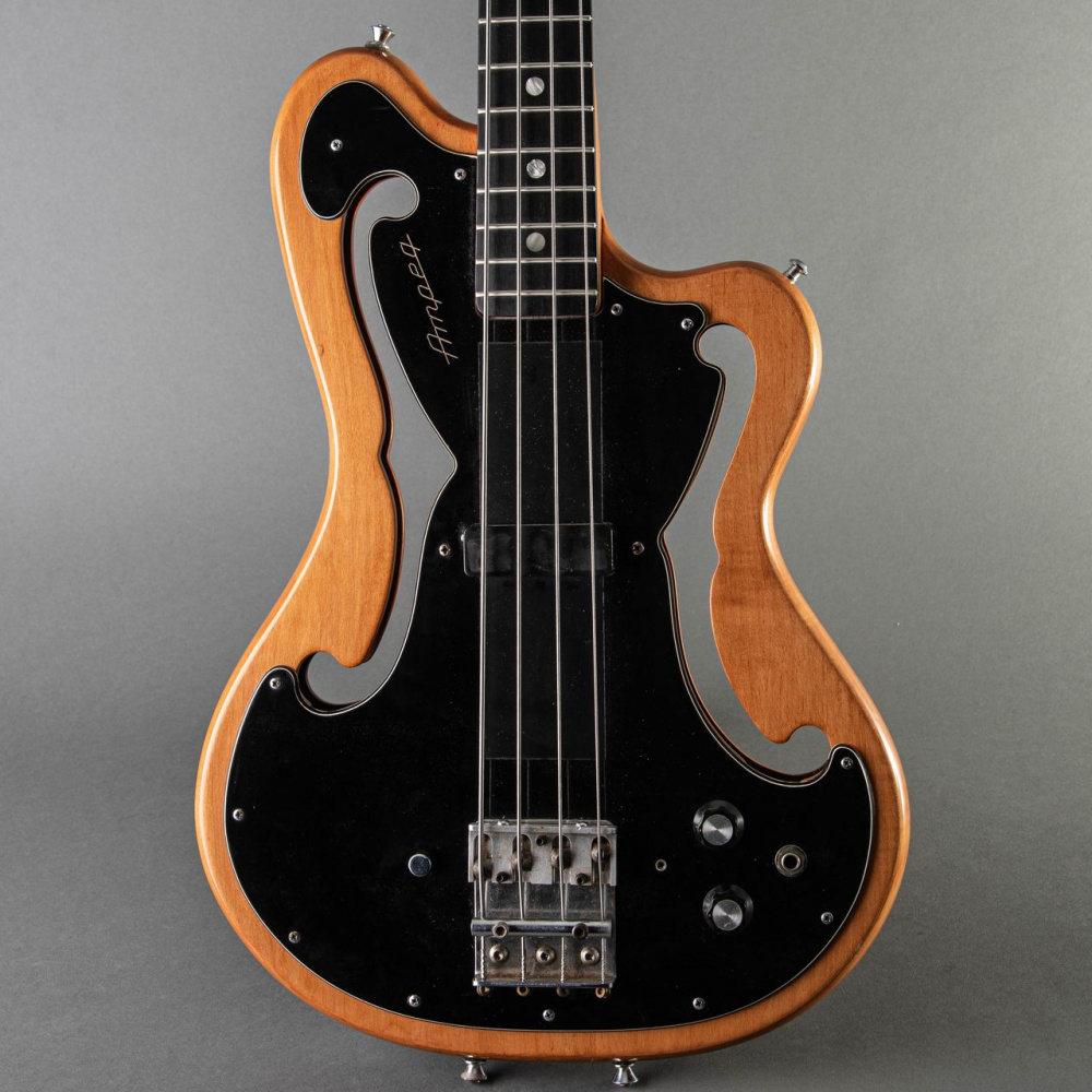 Раритетные модели: Ampeg Scroll Bass