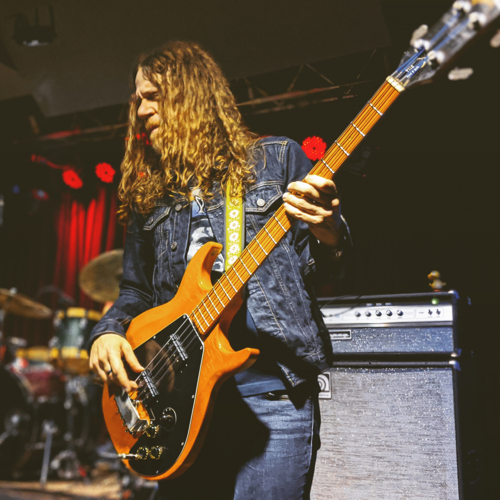 Тод Майкл Боуерс - артист Ampeg