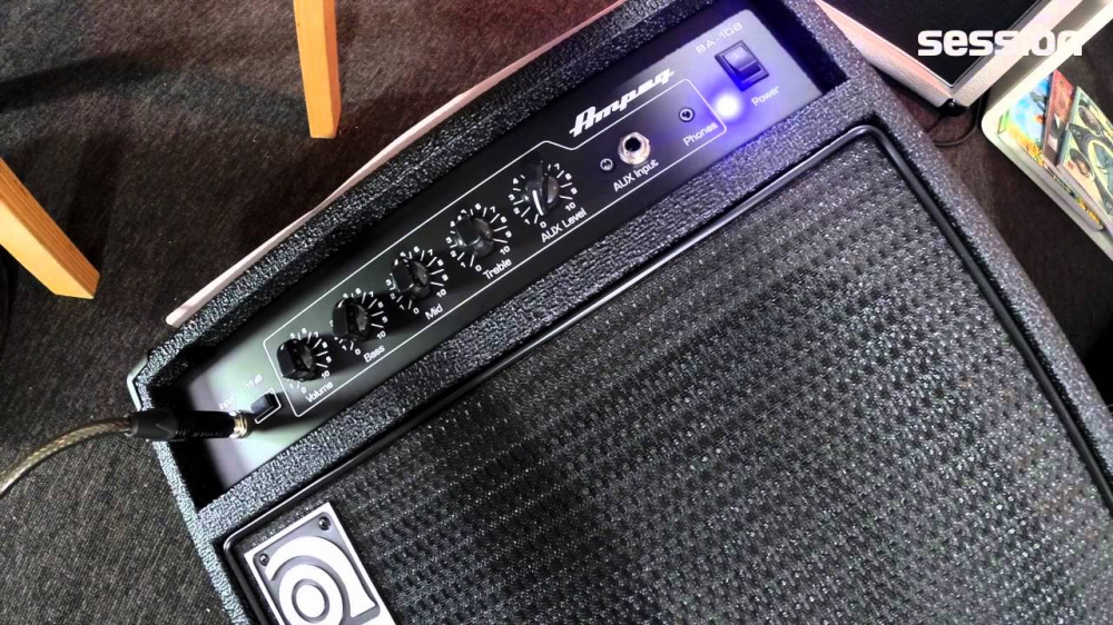 Ampeg BA-108 - басовый комбо для дома